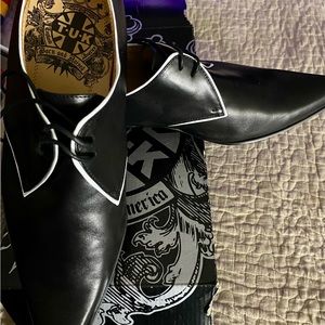 T.U.K Underlay mens Winklepickers Black Leather with white accents. US 12